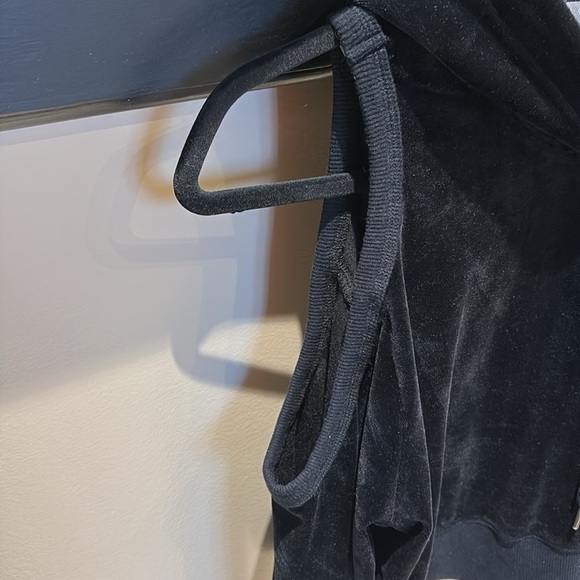 velour sweater cut off shoulders - Picture 3 of 5